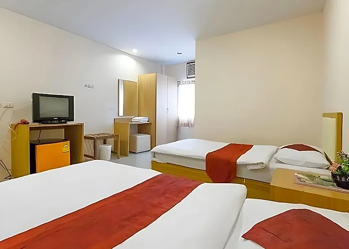 Отель Cozy 3*