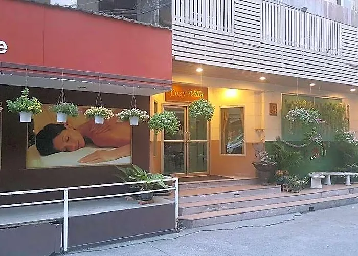 Отель Cozy 3*